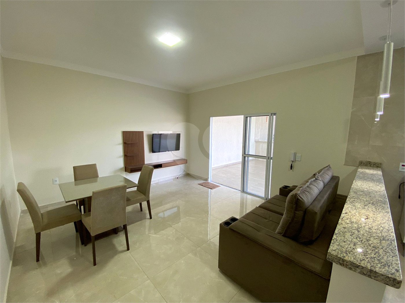 Casa térrea com piscina para venda no Residencial Arcoville