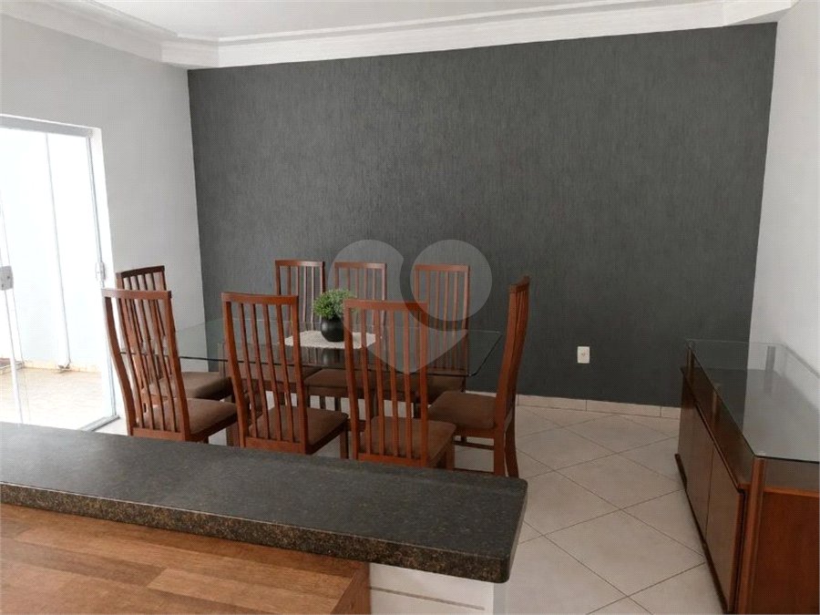 Sobrado à venda com 4 quartos, sendo 1 suíte,  em Residencial Monte Verde, Indaiatuba, SP