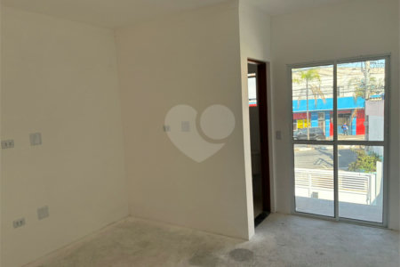 Sobrado à venda com 3 quartos, sendo 1 suíte, em Calmon Viana, Poá, SP