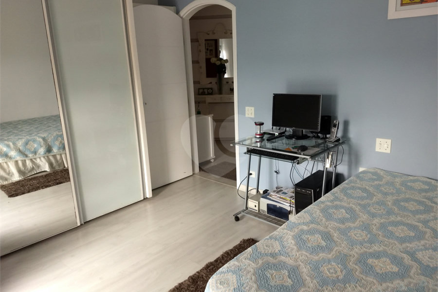 Casa Térrea à venda ou para alugar com 4 suítes em Horto, São Paulo, SP