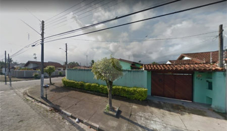 Casa à venda com 3 quartos, sendo 1 suíte,  em Jardim Aruan, Caraguatatuba, SP