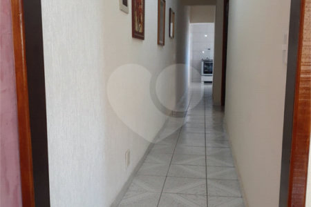 Sobrado à venda com 4 quartos em Vila Correa, Ferraz de Vasconcelos, SP