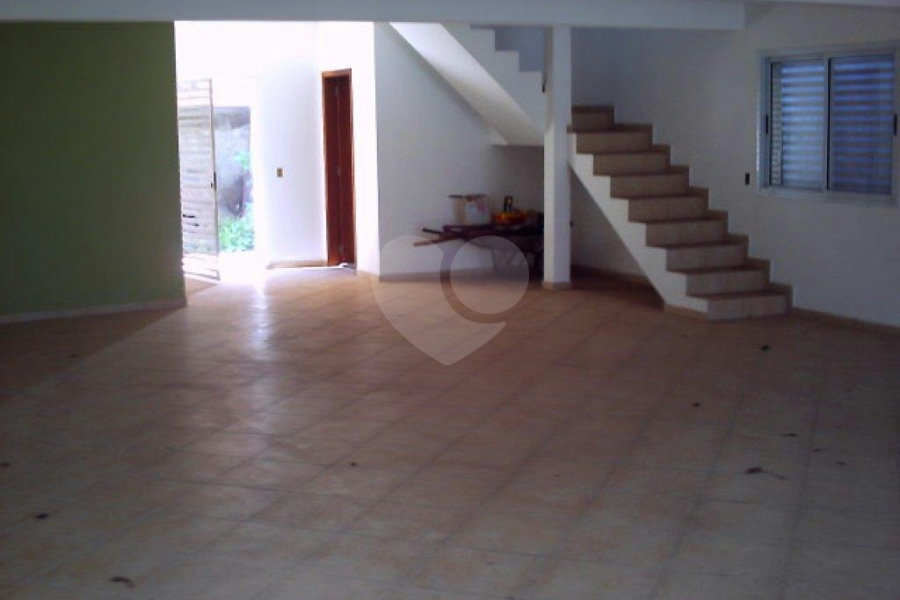 Sobrado à venda com 3 quartos, sendo 1 suíte, em Vila Irmãos Arnoni, São Paulo, SP