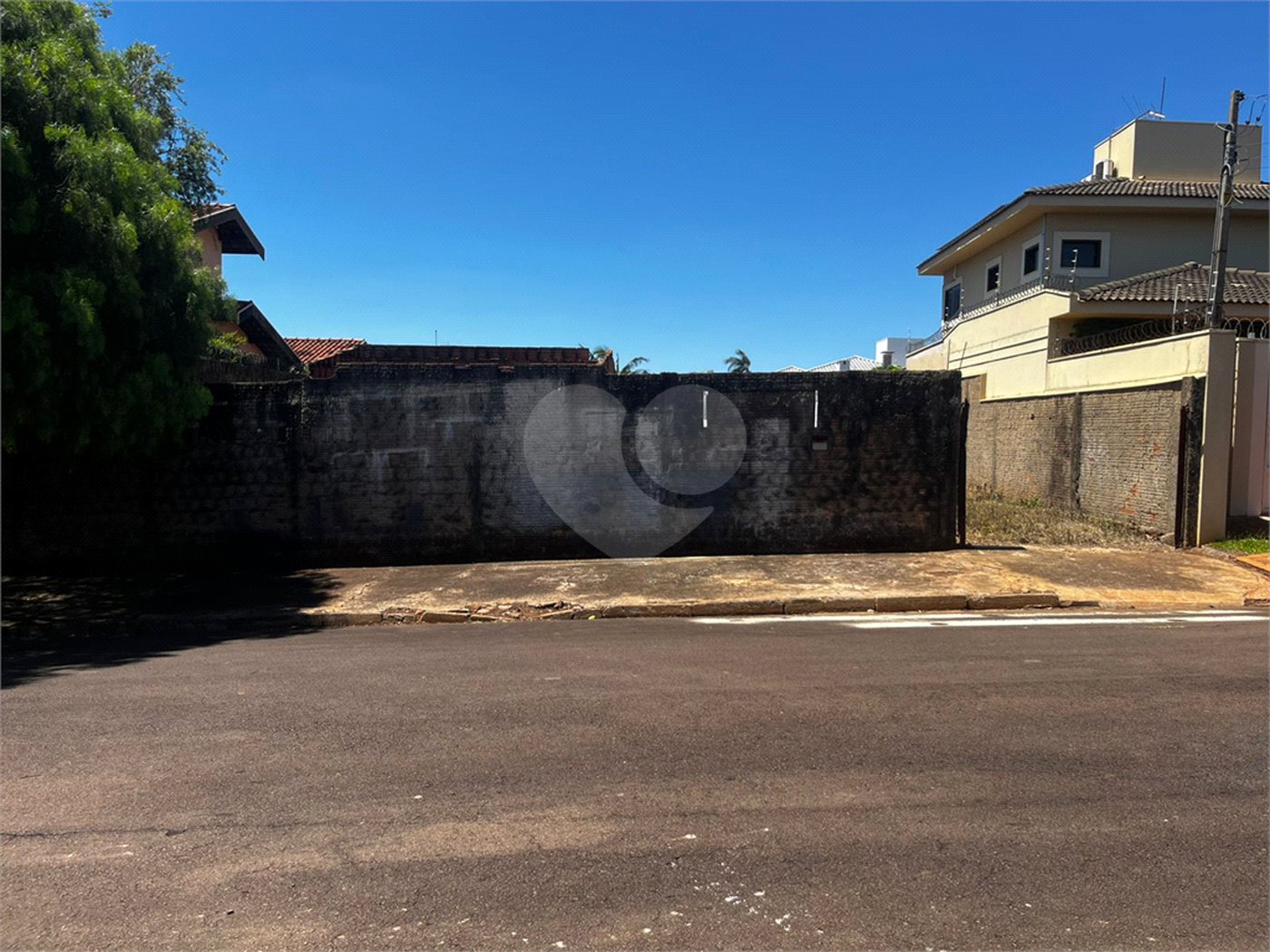Terreno com 586,00 m² á Venda.