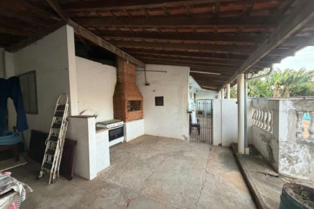 Casa Térrea à venda com 9 quartos, sendo 2 suítes, no condomínio Seranila, Monte Mor - SP