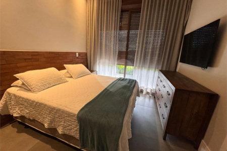 Casa à venda com 6 suítes no condomínio Vila Pinhal, Itirapina - SP