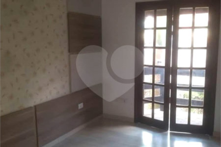 Casa à venda com 4 quartos, sendo 1 suíte,  em Vila Suissa, Mogi das Cruzes, SP