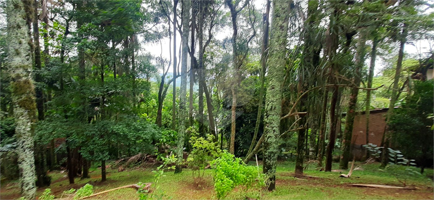Casa à venda com 4 quartos, sendo 2 suítes, no condomínio Associação Reserva das Hortênsias, Mairiporã - SP