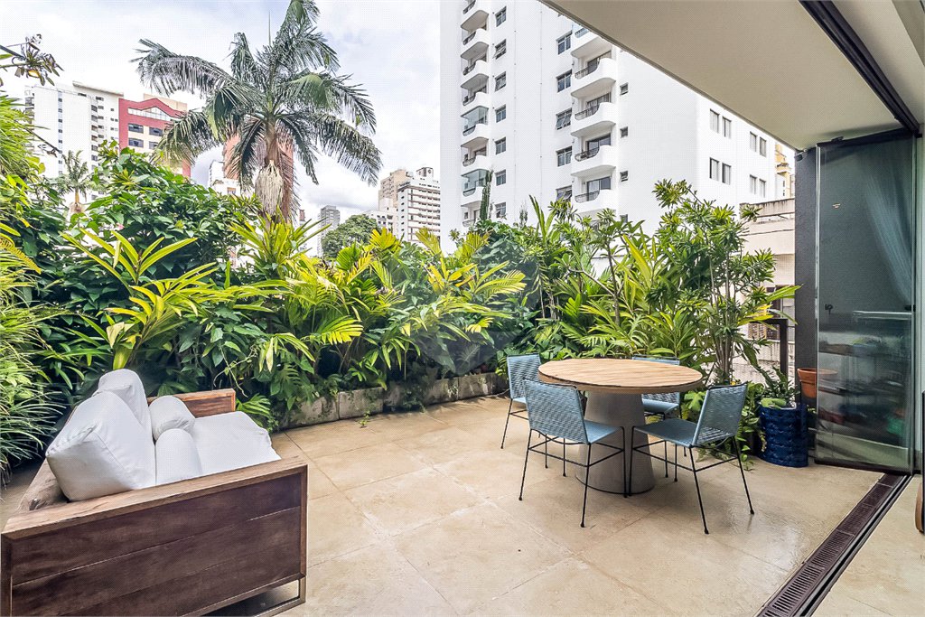 Casa de Vila à venda com 4 quartos, sendo 3 suítes, em Vila Nova Conceição, São Paulo, SP