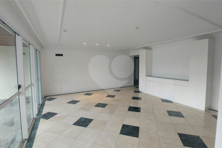 Apartamento à venda com 3 quartos, sendo 1 suíte, em Alto da Boa Vista, São Paulo, SP
