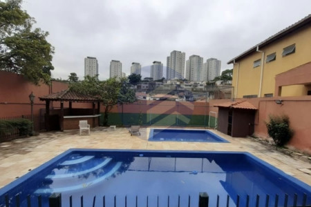 Sobrado espaçoso e completo em condomínio fechado no Bonfiglioli!