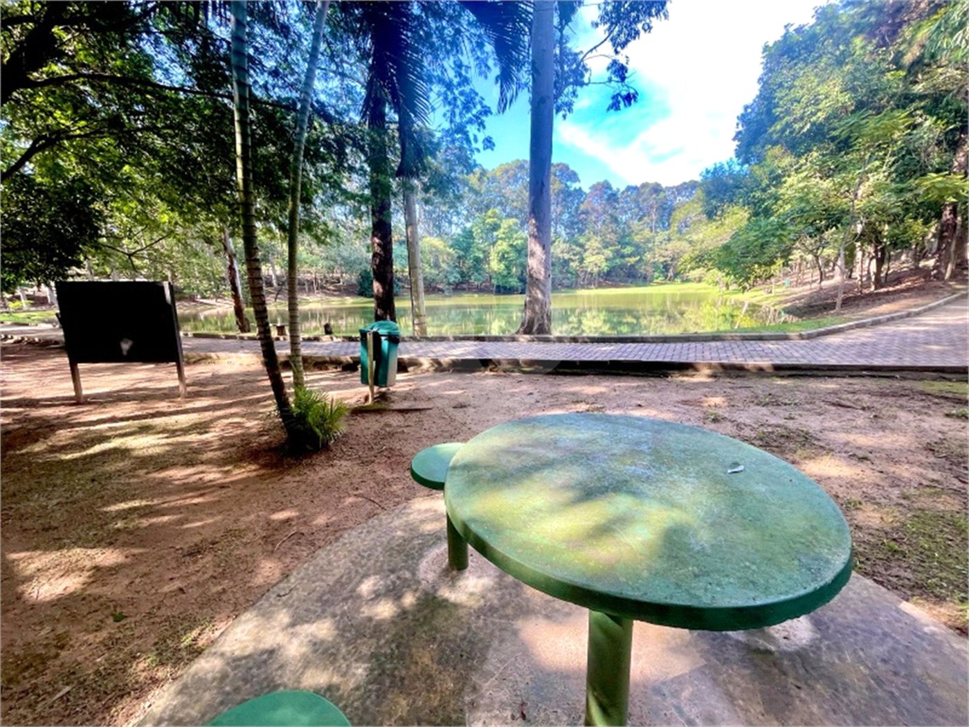 Casa à venda com 4 suítes no condomínio Vale do Lago, Sorocaba - SP