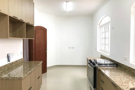 Sobrado à venda com 4 quartos, sendo 3 suítes, em Alto da Boa Vista, São Paulo, SP