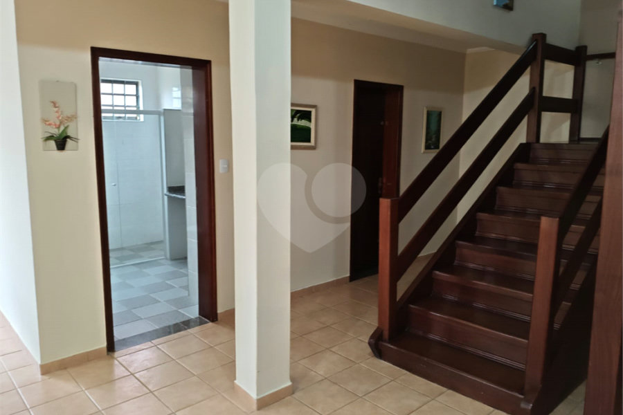 Casa à venda com 4 quartos, sendo 2 suítes,  em Country Residencial Felix, Bom Jesus dos Perdões, SP