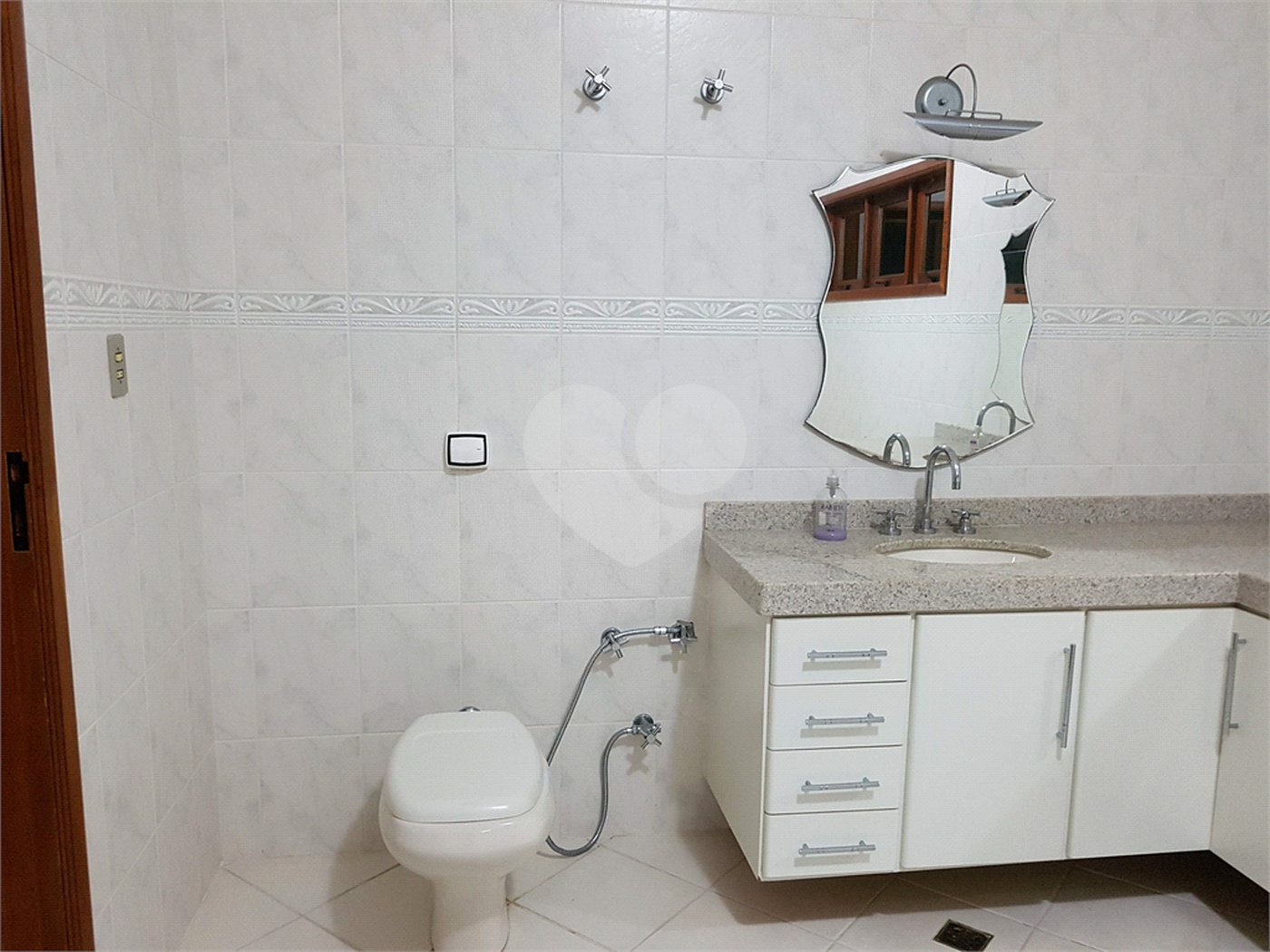 Casa à venda com 4 quartos, sendo 2 suítes, no condomínio Alpes da Cantareira, Mairiporã - SP
