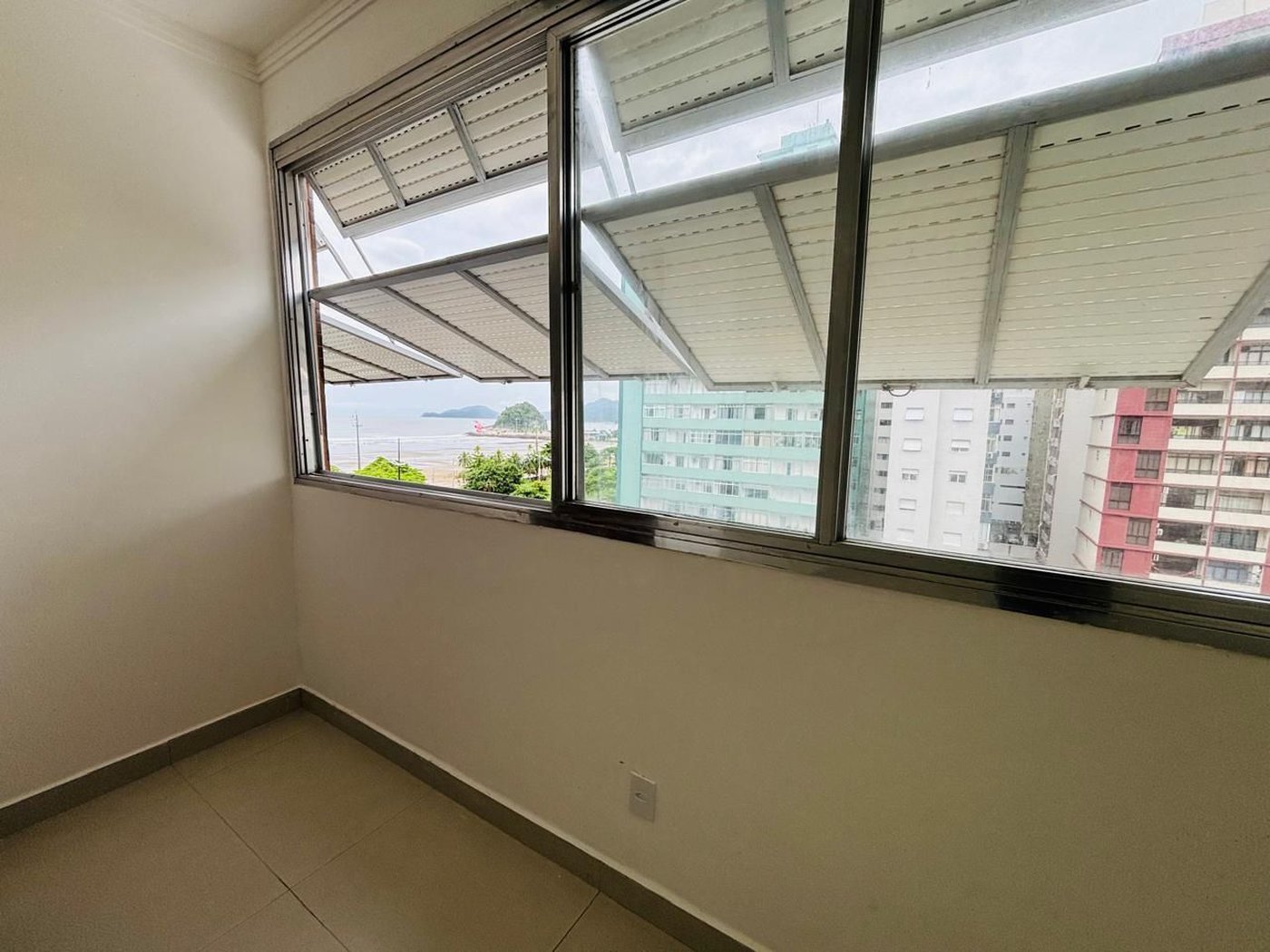 Apartamento com 2 dormitórios à venda, 85 m² por R$ 680.000,00 - Pompéia - Santos/SP