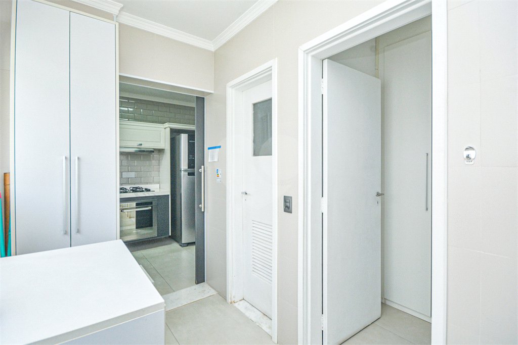 Apartamento à venda com 3 quartos, sendo 1 suíte,  em Moema, São Paulo, SP