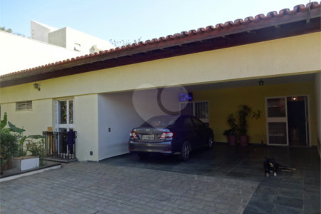 Casa à venda com 5 quartos, sendo 2 suítes,  em Vila Oliveira, Mogi das Cruzes, SP