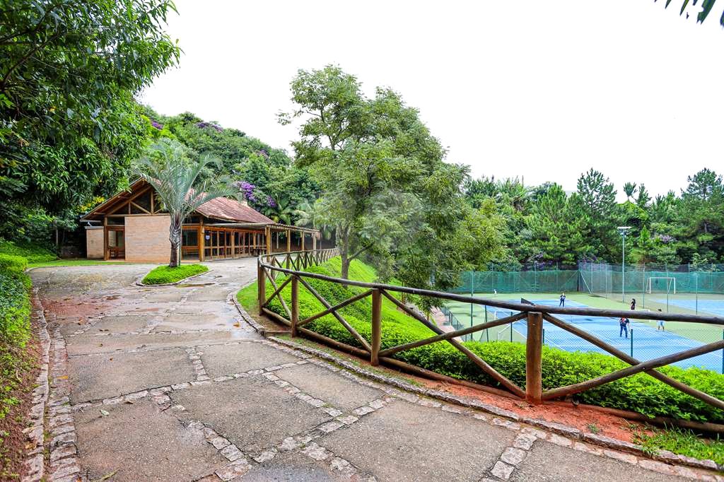 Casa à venda com 4 quartos, sendo 2 suítes,  no condomínio Granja Vianna II, Cotia - SP