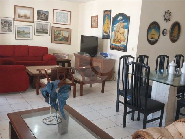 Apartamento à venda com 4 quartos, sendo 2 suítes,  em Tombo, Guarujá, SP