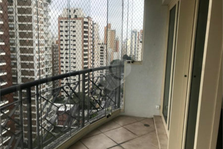 Apartamento à venda ou para alugar com 3 suítes em Moema, São Paulo, SP