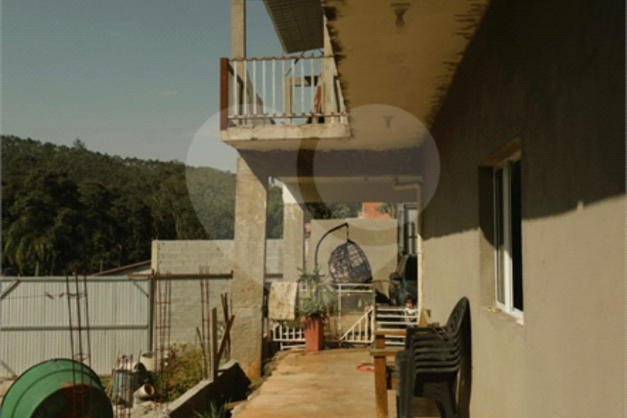 Casa à venda ou para alugar com 3 suítes em Mairiporã, SP