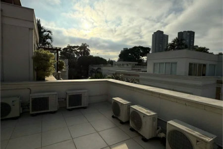 Casa à venda com 4 suítes no condomínio East Village, São Paulo - SP