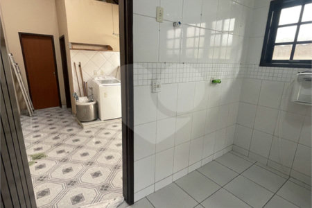 Casa à venda com 5 quartos, sendo 3 suítes, no condomínio Recanto das Palmeiras, Rio de Janeiro - RJ