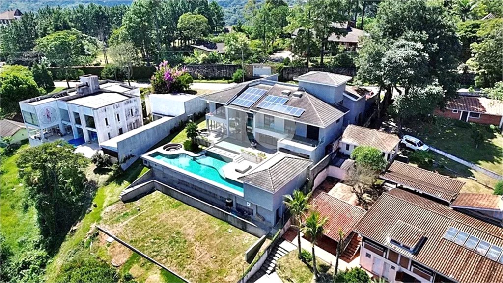 Casa à venda com 5 suítes no condomínio Alpes da Cantareira, Mairiporã - SP