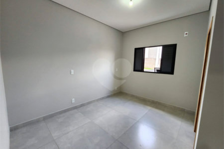 Casa à venda com 3 quartos, sendo 1 suíte, no condomínio Santinon, Sorocaba - SP