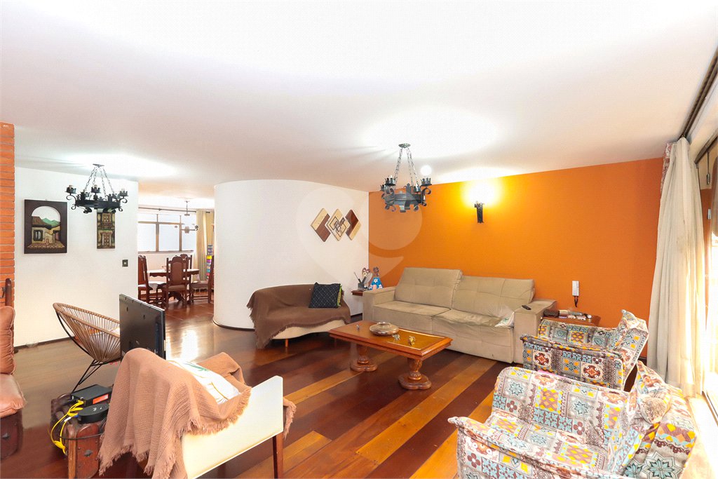 Casa à venda com 4 quartos, sendo 1 suíte, em Brooklin, São Paulo, SP