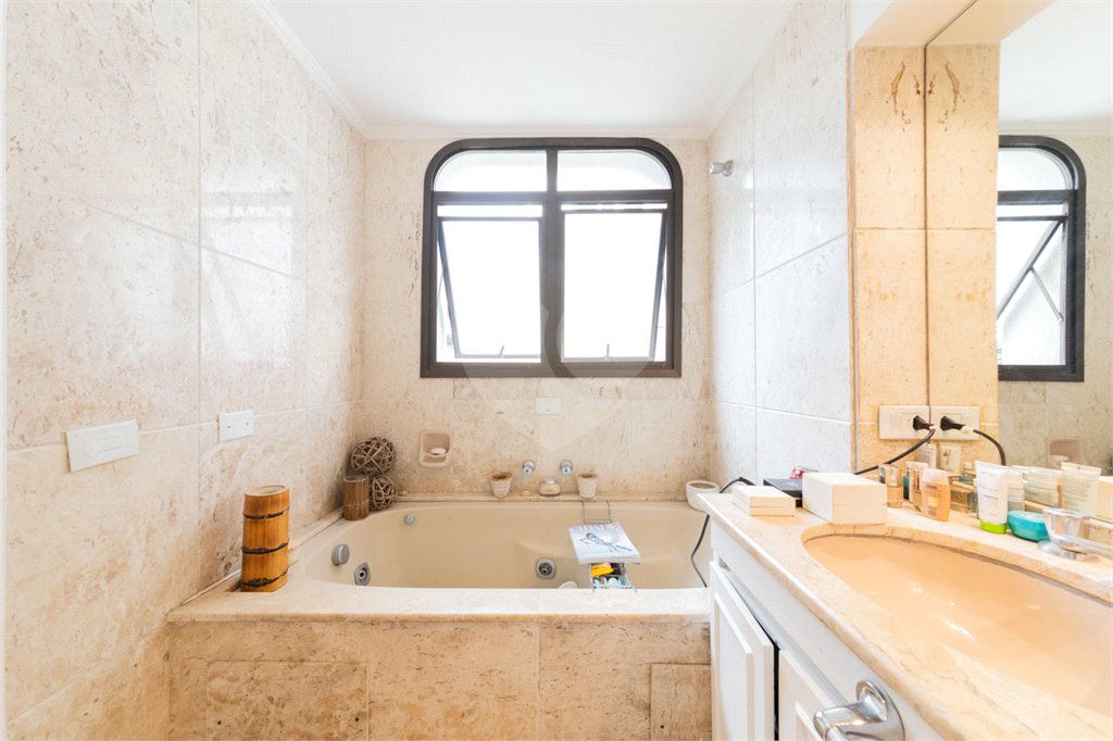 Apartamento à venda com 3 quartos, sendo 2 suítes, em Itaim Bibi, São Paulo, SP