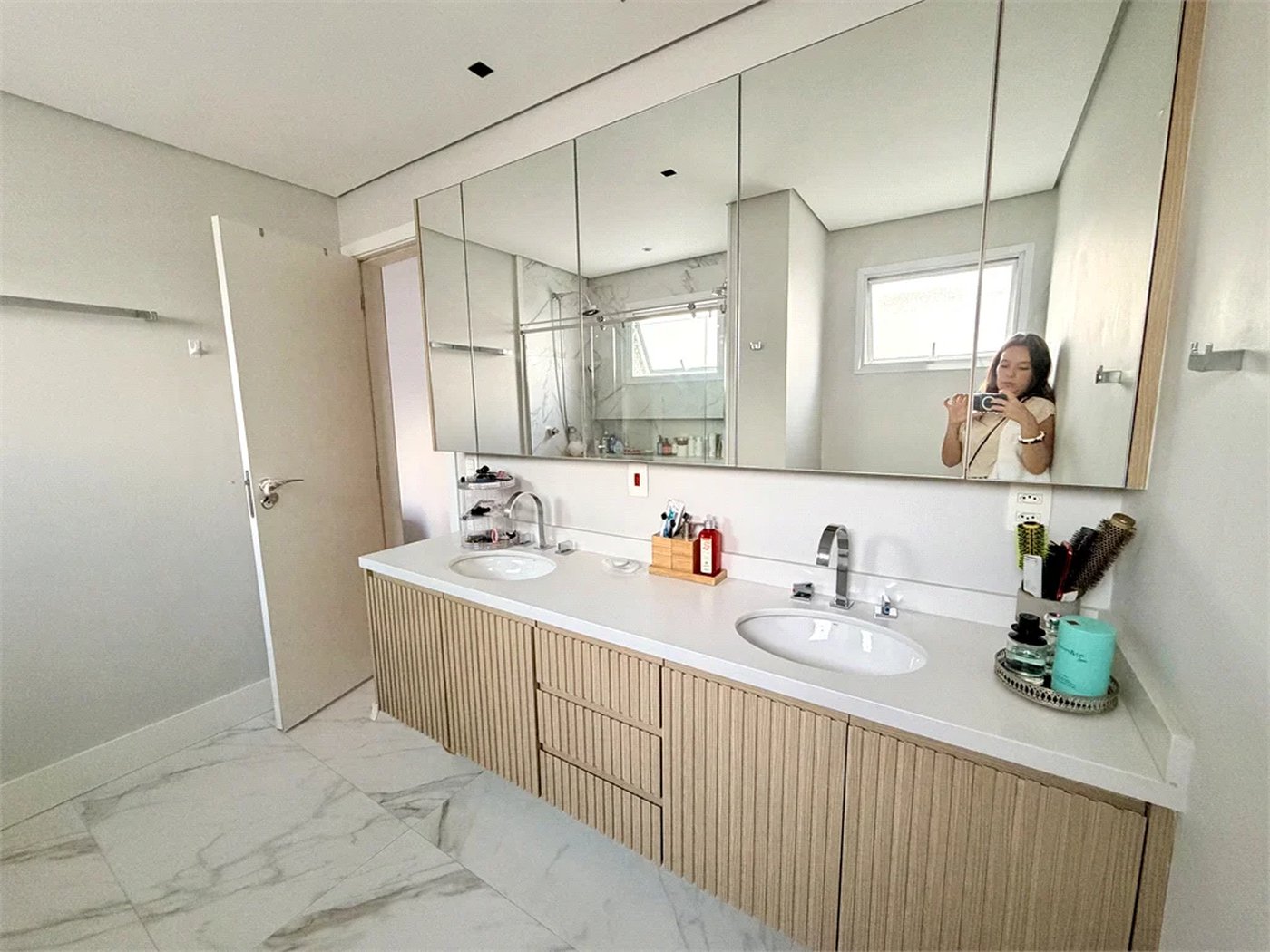 Apartamento à venda com 3 suítes em Vila Romana, São Paulo, SP