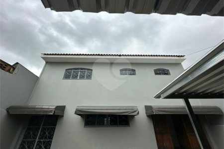 Sobrado à venda com 4 quartos, sendo 1 suíte,  em Jardim Santa Rosa, Araraquara, SP