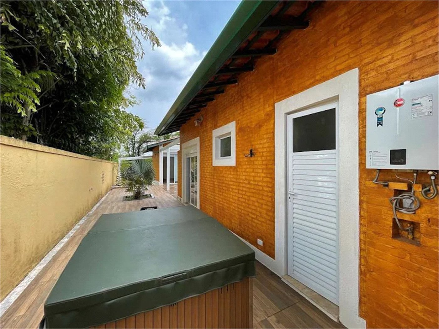 Casa à venda com 4 suítes no condomínio Miollo da Granja, Cotia - SP