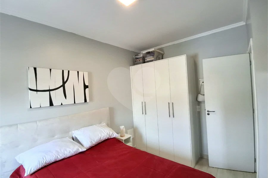 Casa à venda com 3 quartos, sendo 1 suíte, no condomínio Vila Arnoni, São Paulo - SP