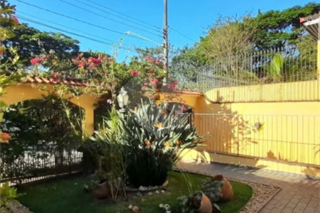 Sobrado à venda com 4 quartos, sendo 1 suíte, em Jardim Pinheiros, São Paulo, SP