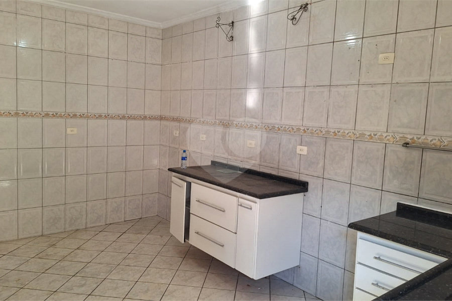 Sobrado para alugar com 4 quartos, sendo 3 suítes, em Vila Nivi, São Paulo, SP