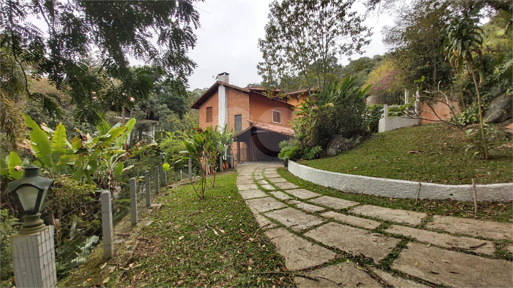 Sobrado à venda com 3 quartos, sendo 2 suítes, em Serra da Cantareira, Mairiporã, SP