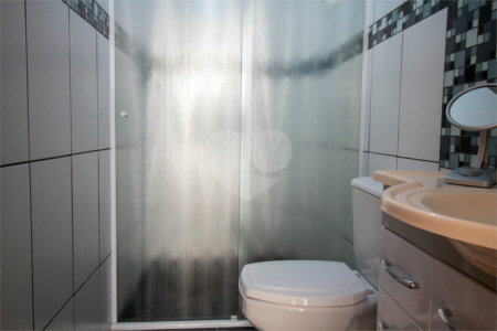 Sobrado à venda com 4 quartos, sendo 1 suíte,  em Vila Aguiar, São Roque, SP