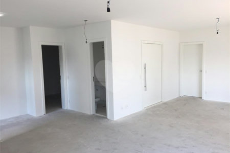 Apartamento à venda com 3 suítes em Campo Belo, São Paulo, SP