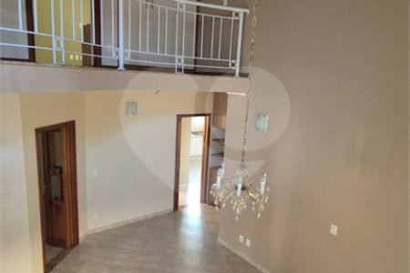 Casa para alugar com 3 quartos, sendo 1 suíte, no condomínio Recanto dos Paturis, Vinhedo - SP