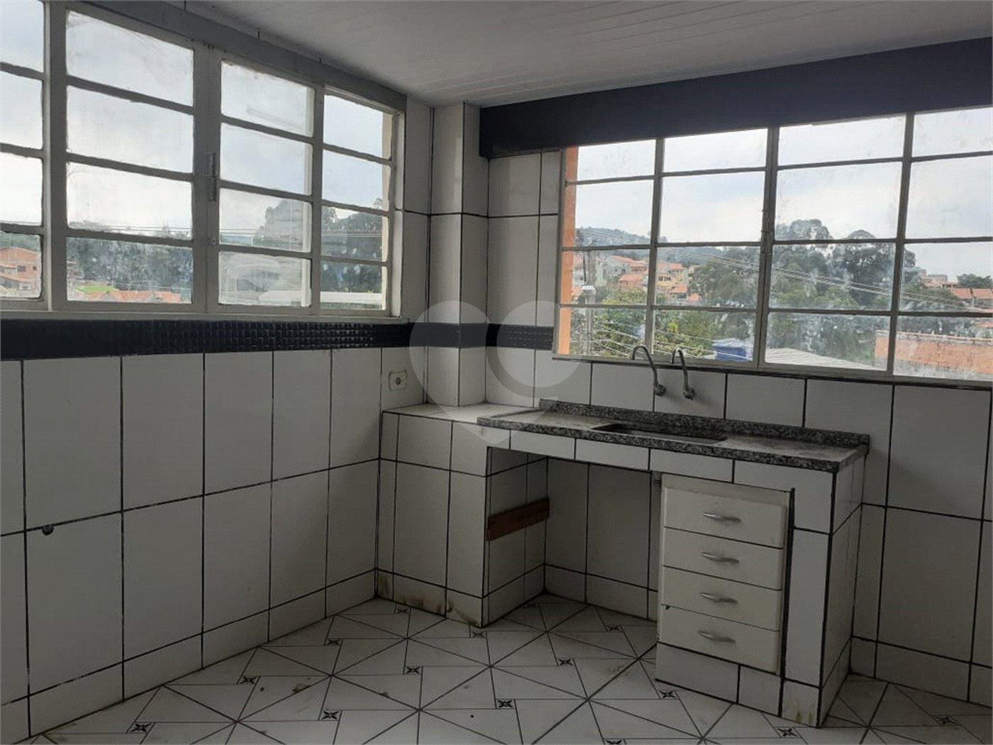 Sobrado à venda com 6 quartos, sendo 1 suíte,  em Jardim Las Vegas, Guarulhos, SP