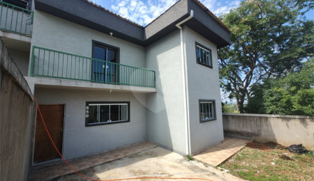 Sobrado à venda com 3 quartos, sendo 1 suíte, em Chácaras Maringá, Atibaia, SP