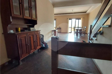 Sobrado à venda com 4 quartos, sendo 1 suíte, em Lavapés, Mairiporã, SP