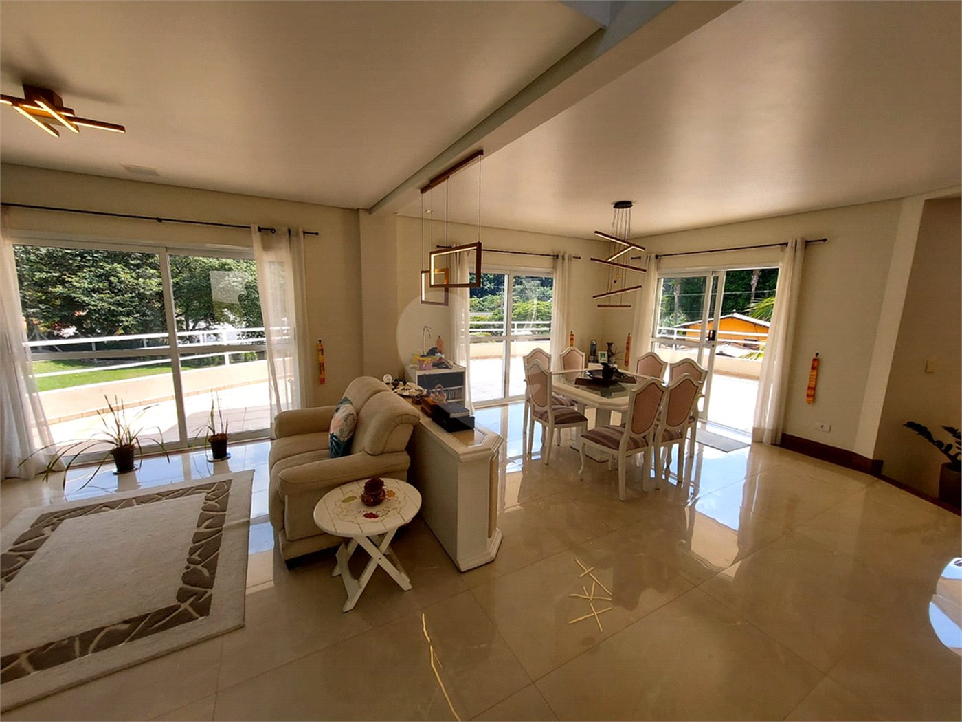 Casa à venda com 5 suítes no condomínio Vila Hípica I, Vinhedo - SP