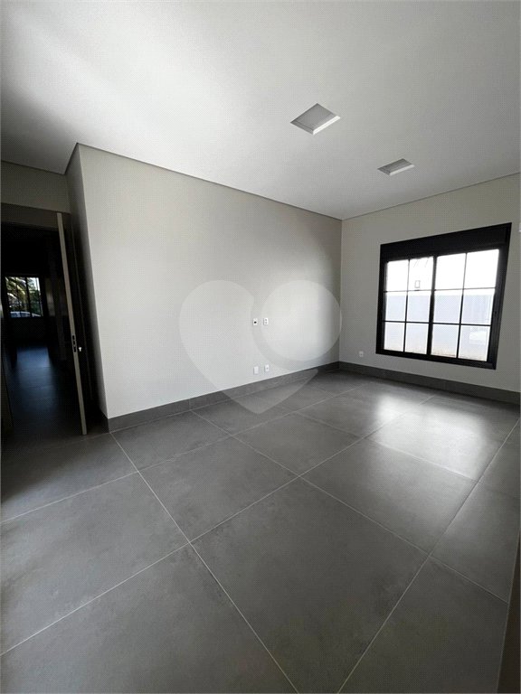 Casa à venda com 4 quartos, sendo 2 suítes,  no condomínio Florais Itália, Cuiabá - MT