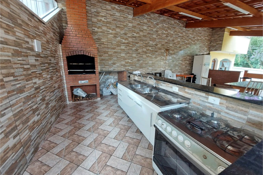 Casa à venda com 5 quartos, sendo 3 suítes, no Centro, Mairiporã, SP