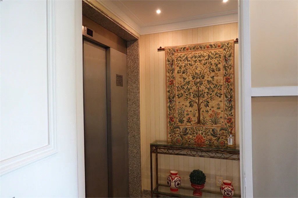 Apartamento à venda com 4 quartos, sendo 2 suítes, em Cidade São Francisco, São Paulo, SP