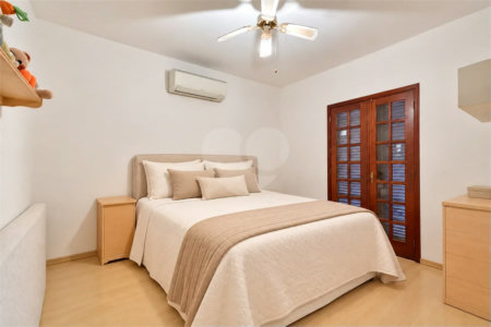 Casa à venda com 3 quartos, sendo 2 suítes,  em Interlagos, São Paulo, SP